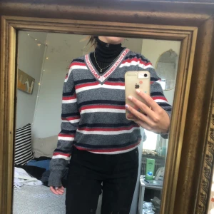 Dolce&Gabbana  - Vintage D&G tröja 40% ull , 10% Kashmir, 25% nylon, 25% viskos 