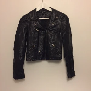  - Snygg skinnjacka!