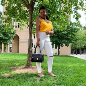 Bikbok Tröja Storlek N - 1 år gammal tröja som är använd fåtal gånger. Den är fortfarande i bra skick & hel och ren. Den är i storlek M. Säljer den då jag inte har så stor användning för den 