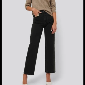 Jeans - Snygga jeans från nakdXafj, säljer då dem tyvärr inte kommer till användning längre🌸                                 Köparen står för frakten