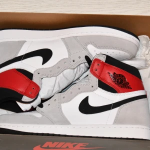 Jordan 1 smoke grey - Oanvända strl 44/ us 10