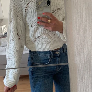 Stickad tröja - Stickad tröja från Gina tricot🥰🦋väldigt fin och bekväm, storleken är xs och kunden står för frakten men kan mötas upp i umeå💖buda från 80kr i komentarerna🌻