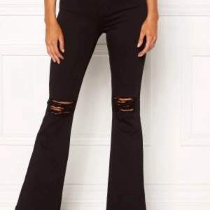 Bootcut jeans i xs från dr denim🥰buda från 80 kr. Kund står för frakt men kan mötas upp i umeå🦋🌻