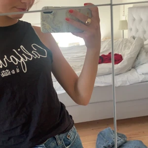 Vest/topp - En cool vest/topp i storlek xs🦋🌻kunden står för frakt men kan mötas upp i umeå🥰