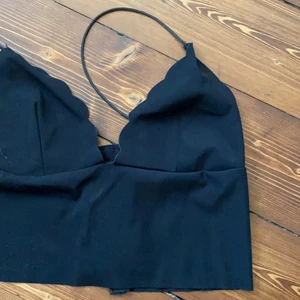 CHIQUELLE TOPP - Topp ifrån Chiquelle i strl. S väldigt bekväm. Säljer pga kommer ej till användning. Använd 1 gång. Köpare står för frakt✨