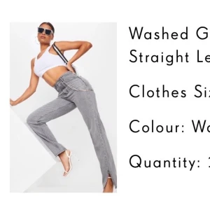 Jens med slits - Ett par slutsålda gråa jeans med slits ifrån pretty little thing väldigt trendiga. Prislappen är kvar endast testade en gång lite längre i längden ( stl 6 uk stl 34-36 svenk stl ) Frakt ingår Ej, men kan även mötas upp centralstationen i Göteborg                                                                             pris kan diskuteras vid snabbt köp!!