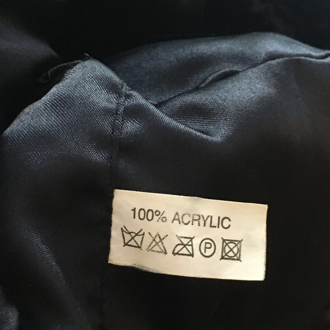 Fluffig svart mössa/hatt!! - 91