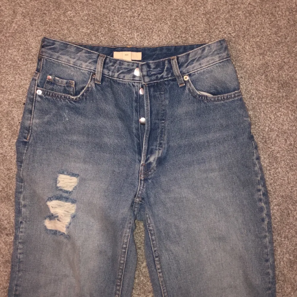 Så fina helt oanvända, storlek 36 (S) sitter lite baggy på mig som brukar ha XS, är 161cm lång . Jeans & Byxor.