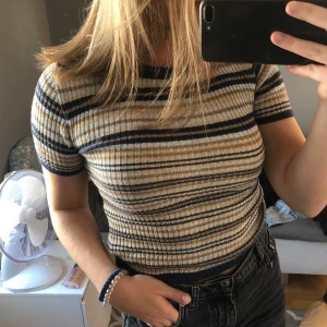 Glittrig topp - Glittrig topp från Design by si, storlek M/L.🥰🥳 +frakt