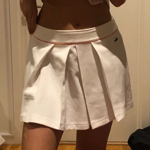 Tenniskjol - Vintage Lacoste. Så fin men e för stor för mig 💔