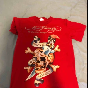  - Köpt i Paris  Storlek S Cond: 9/10  Om du vill ha flera utav det jag ha lagt ut, vi kan fixa ett bra pris  