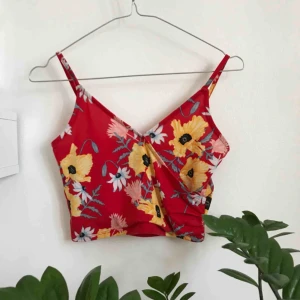  - Super sött linne i ett jätte fint mönster, tyvärr förliten för mig❤️