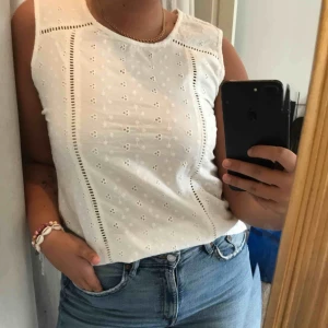  - Topp med broderi från lager 157