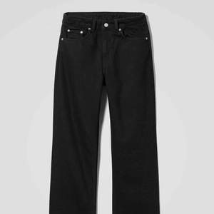 Helt nya jeans från weekday i modellen Voyage svart. Lappar och allt är på, aldrig använda 