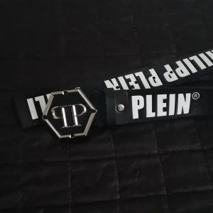  - Äkta och oanvänd philipp plein bälte, original förpackning medföljer. 