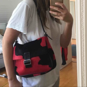  - Fendi baguette mother liknande väska. Oanvänt skick, väldigt rymlig