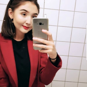  - Red coat from zara. Perfect for autumn. Selling because I am not using it. Just lying in my wardrobe. Original price was 1300 kr.