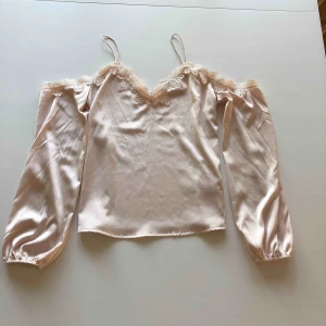  - Jättefin tröja i silkesmaterial Priset är inklusive frakt