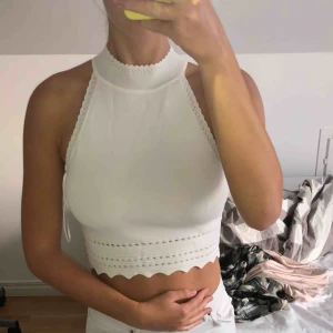  - Säljer min fina topp från zara då den endast kommit till användning vid ett tillfälle.. tar betalning via swish och fraktar mot fraktkostnad!