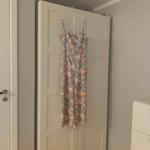  - Byxdress från HM i storlek 34. Nypris ca. 400kr 