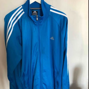  - Adidas zip-tröja i storlek XL