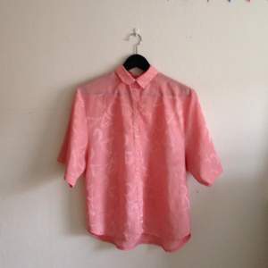 Ljusrosa vintage skjorta i fint skick 🐷 100% polyester