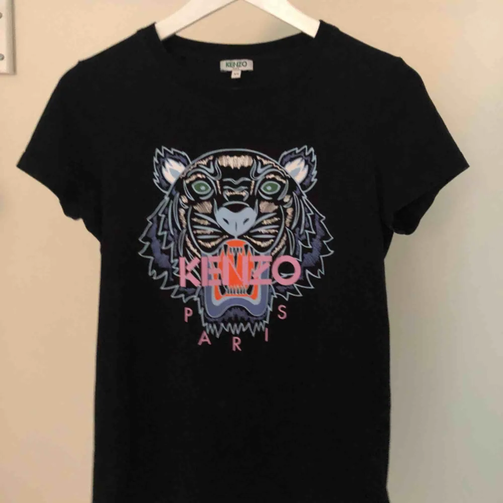Kenzo T-shirt   Som ny  Köpt för 1000kr. T-shirts.