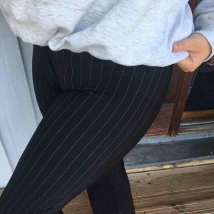  - Härliga utsvängda byxor🤩 frakt tillkommer