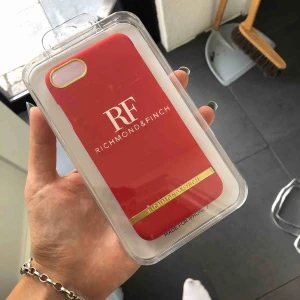  - Nytt, oöppnat iphoneskal från Richmond & finch till iPhone 7/8 