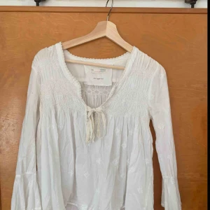  - Vit Odd Molly blus