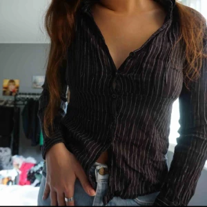  - 90 talsskjorta , vintage i tunnt, SKÖNT material! 90 kr inklusive frakt🥳