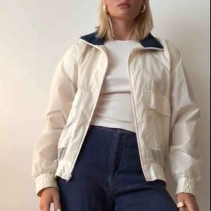  - Vindtät jacka, köpt second hand, fint skick! 