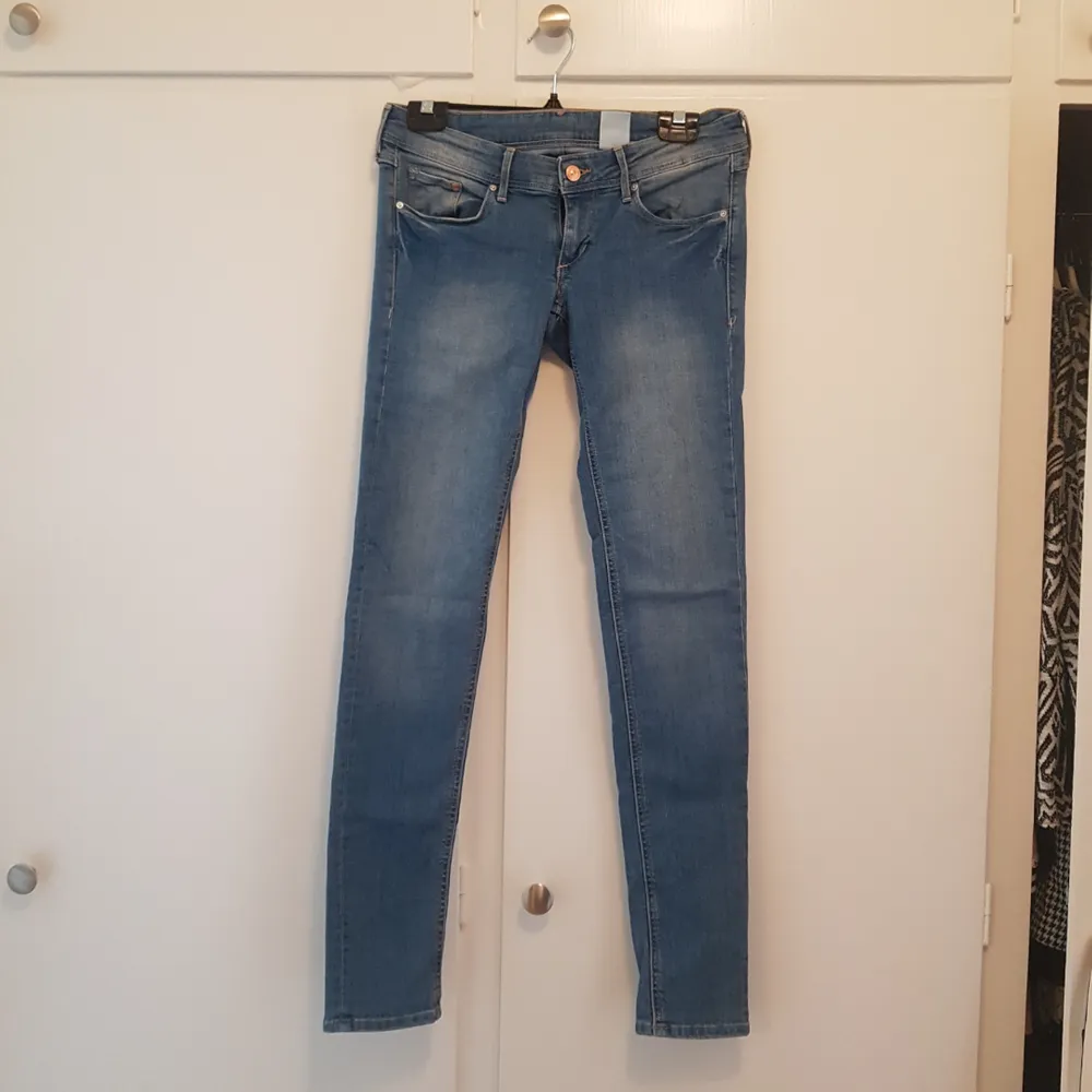 Nyskick jeans från H&M Storlek W29/32  . Jeans & Byxor.