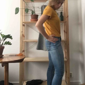  - Lite botcut med fin passform. Väl använda men fortfarande fina