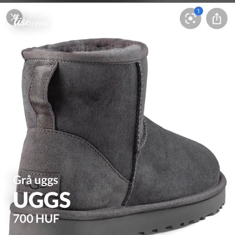 Säljer ett par gråa uggs då jag inte har nån användning av dessa så säljer dem vidare istället. Skorna har dock fått ett litet hål vid sidan på ena skon vid sömmen! Då man kan gå fixa detta hos en skräddare eller nått, därför säljer jag dessa billigt då jag köpt dessa för 1,300 drygt. Vid intresse kan jag skicka bild på skorna osv.  Möts upp i närheten av mig eller fraktas då köparen står för frakten! . Skor.