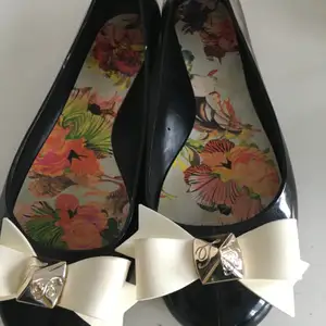 Ted Baker ballerina skor ,Uk stl 8 som är EU stl 42.