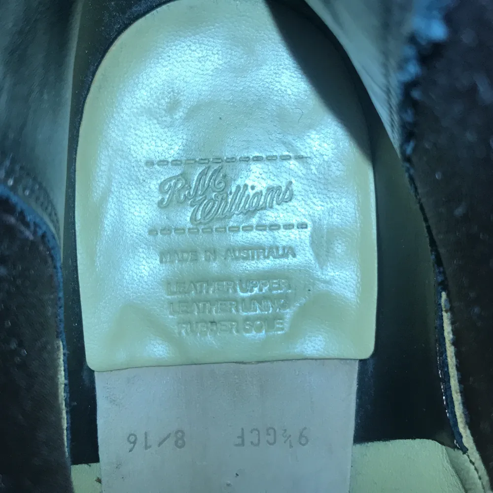 R.M Williams mocka sko stl 9 1/2. Som nya, använt fem gånger. Nypris 4990:- . Skor.