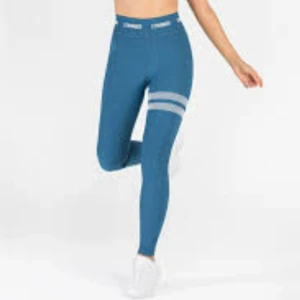 Strongerbyxor - !!INTRESSEKOLL!! Gör en intressekoll på mina sjukt snygga och sköna strongerbyxor. De är i en turkosaktig nyans. Storleken är S/M. Finns inte kvar på hemsidan. Vid intresse får ni gärna höra av er. Buda från 300+frakt på 63. Nypris 799. Skriv om det är några frågetecken 🥰