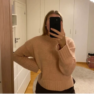 Ljusrosa stickad tröja - Perfekt nu till hösten🤩  se sista bilden för bättre färg!💗 från Gina tricot