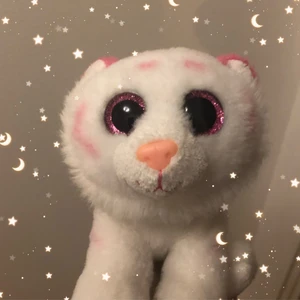 vit rosa tiger gosedjur 🧁 pink and white tiger plushy  - skicket är perfekt, söt och mjuk 💕