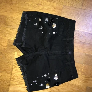 Aldrig använda shorts  - Strlk 34
