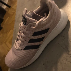 Adidas skor - Rosa adidas skor, aldrig använda 
