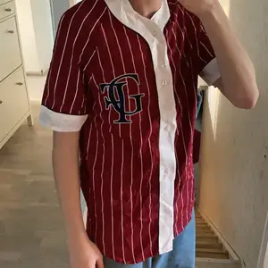 Baseballskjorta köpt för 250kr