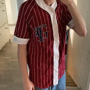 Baseball T-Skjorta - Baseballskjorta köpt för 250kr