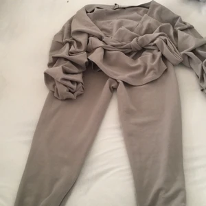 Dress  - Köpte den från bohoo helt ny aldrig använt. 