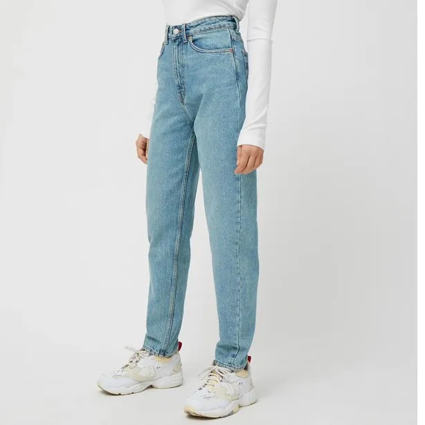 Lash seven blue WEEKDAY jeans, använda två gånger. Tror frakt kostar ca 100kr annars möts jag upp i Sthlm💋. Jeans & Byxor.