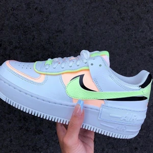 Nike air force  - Intressekoll på mina air force. Knappt använda som nya! Om många är intresserade blir det budgivning. Passar 39 och 40 högsta bud just nu : 850kr