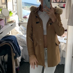 Mango vinterkappa - Varm vinterkappa! Bra skick, antagbar luva 