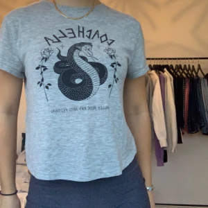 Cochella merch t-shirt - Köpte denna coola tröja när jag var på Coachella. Nästan aldrig använd. 