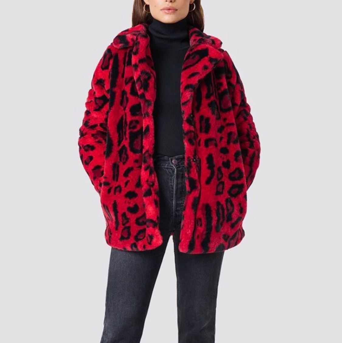 Röd leopardmönstrad fuskpälsjacka - 90